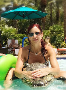 Meet your Posher, Tia